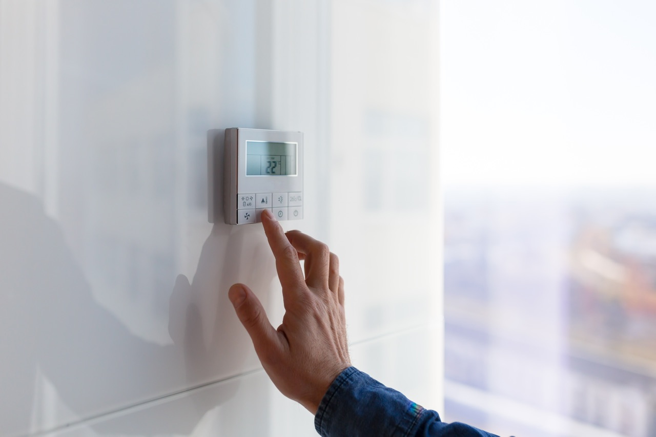 Does Turning the Thermostat On and Off Save Money?